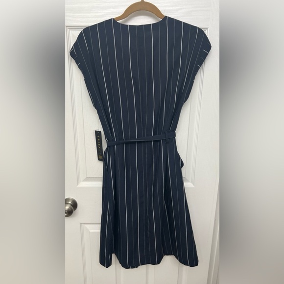 NWT navy structured cap-sleeve shirt dress with pockets - Picture 2 of 6